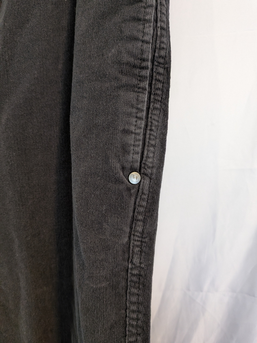 Vuori Men's Optimist Corduroy Pants in charcoal gray Size XXL - Picture 3 of 6